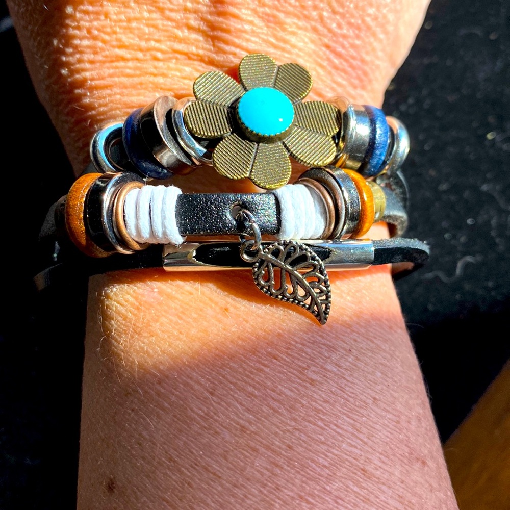 Leather flower bracelet